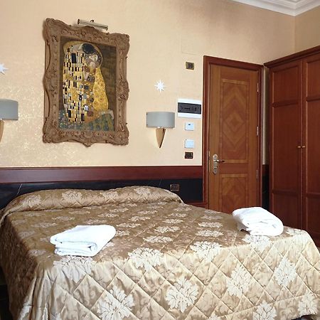 Hotel Bolivar Roma Esterno foto